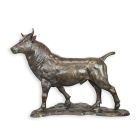 Bronzetierfigur Stier, Stierfigur, Bronzestier, Gartenfigur, A BRONZE SCULPTURE OF A BULL