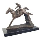 Bronzefigur Jockey mit Pferd, A BRONZE SCULPTURE OF A JOCKEY ON HORSE